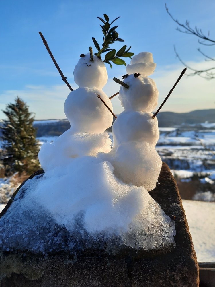 Zwei kleine Schneemänner oder Frauen - 12.02.21