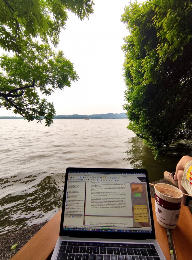 Kaffee und Schreiben in Hangzhou