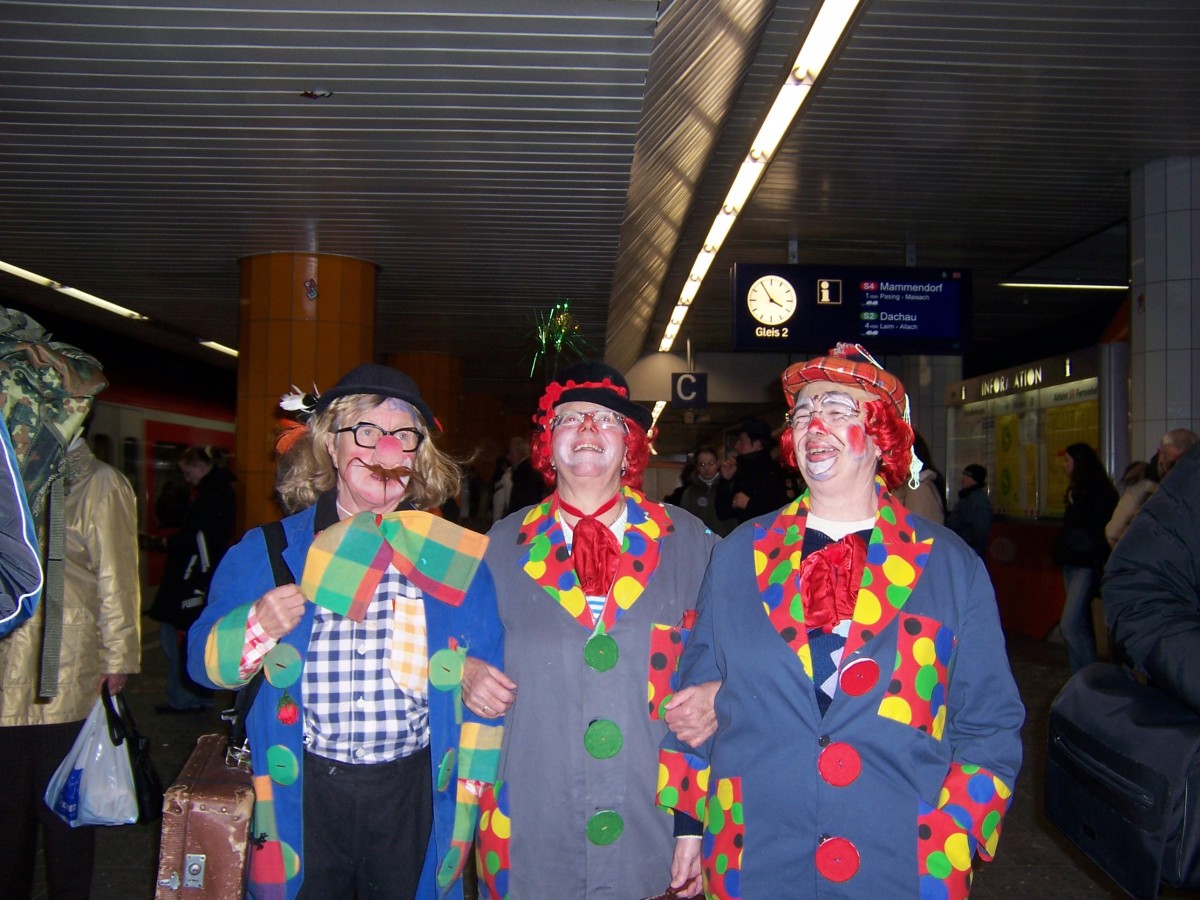 Am U-Bahnhof in München. So was nenn ich Maschkera.